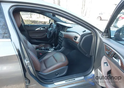 2017 Infiniti Qx30 Premium z USA, uszkodzony, nr VIN SJKCH5CR0HA030387
